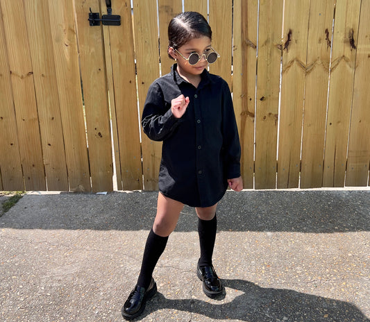 黒いボタンダウン