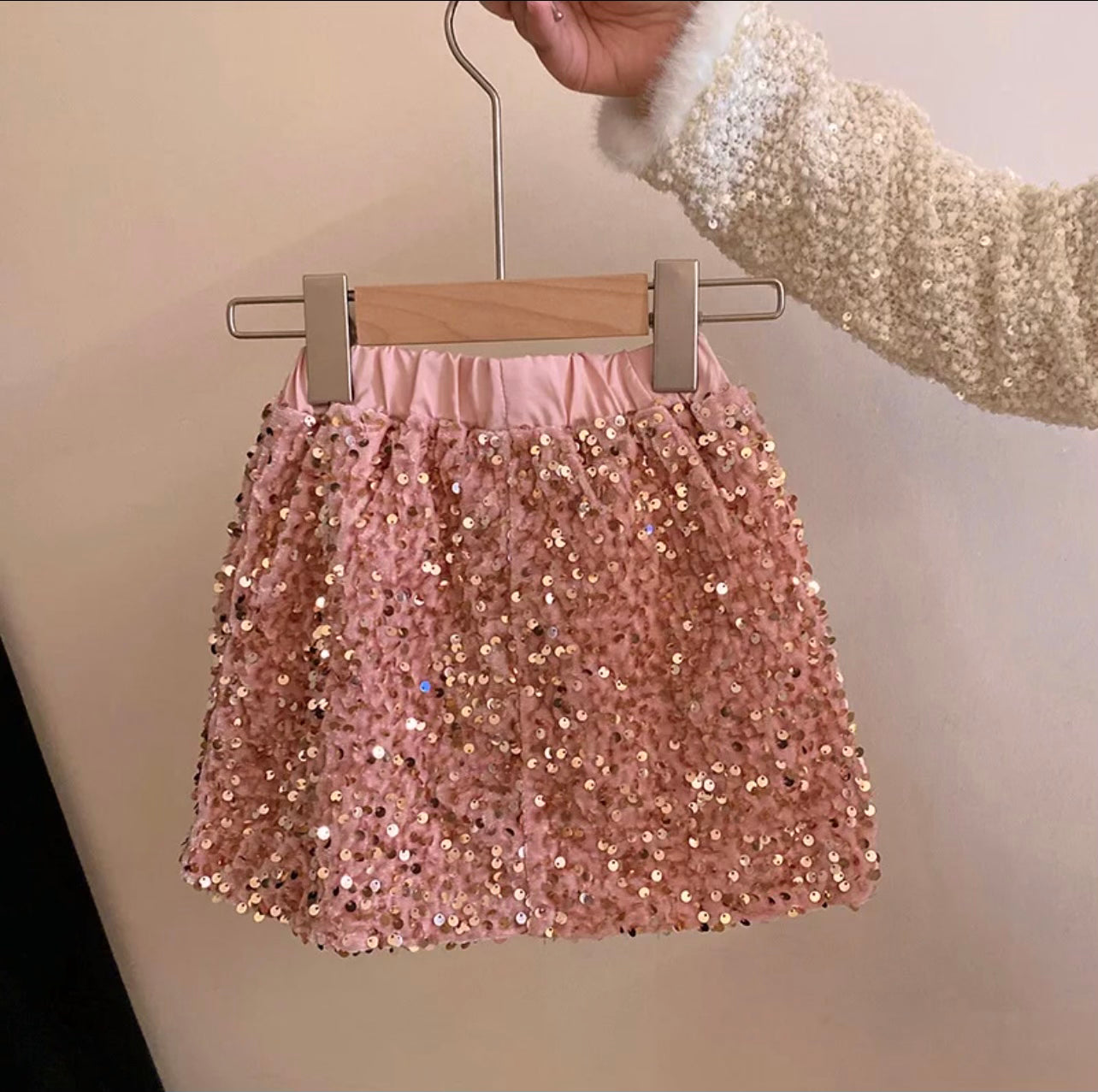 ピンクスパンコールスカート